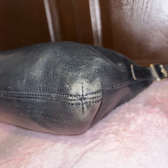 Coach Vintage Black Leather Shoulder Bag - Picture 7 of 11